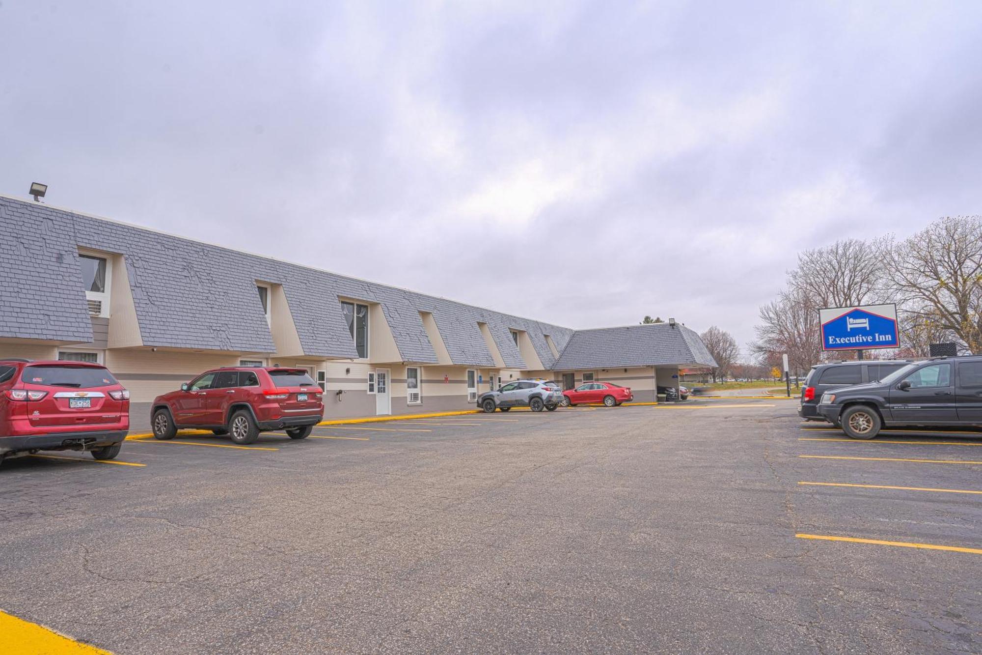 Executive Inn By Belvilla Owatonna Hwy 35 外观 照片